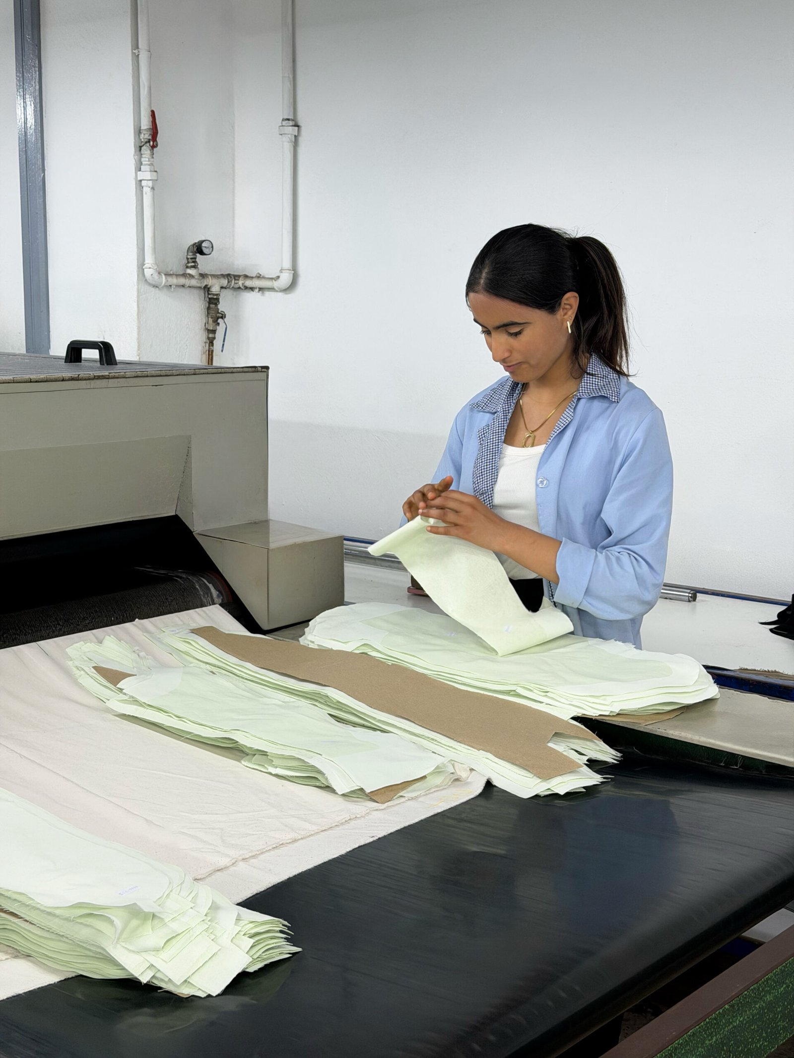 Modélisme et patronage dans l’atelier Hawaii Uniformes Paris
